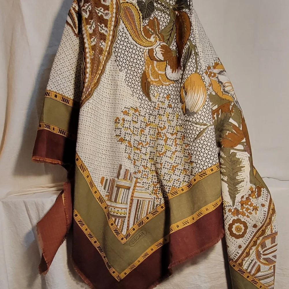 Vintage Large Woman's Wool Fringe OSCAR Scarf/Wrap